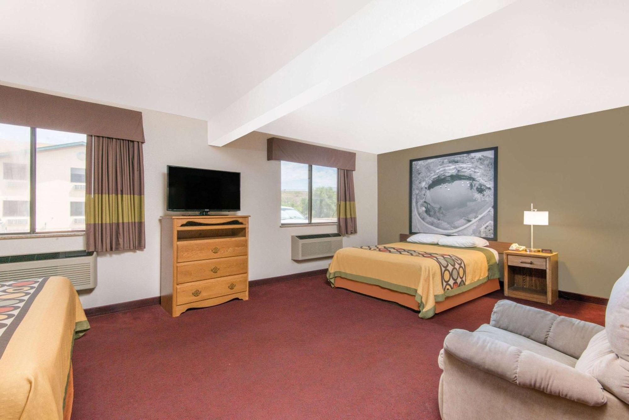 Super 8 By Wyndham Santa Rosa Hotel Exterior photo