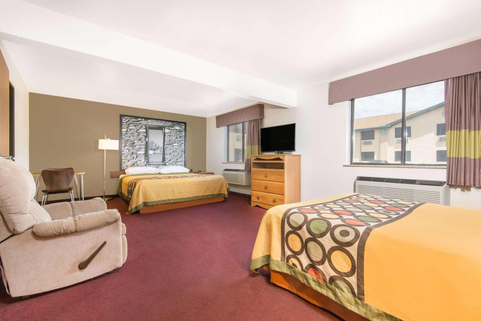 Super 8 By Wyndham Santa Rosa Hotel Exterior photo