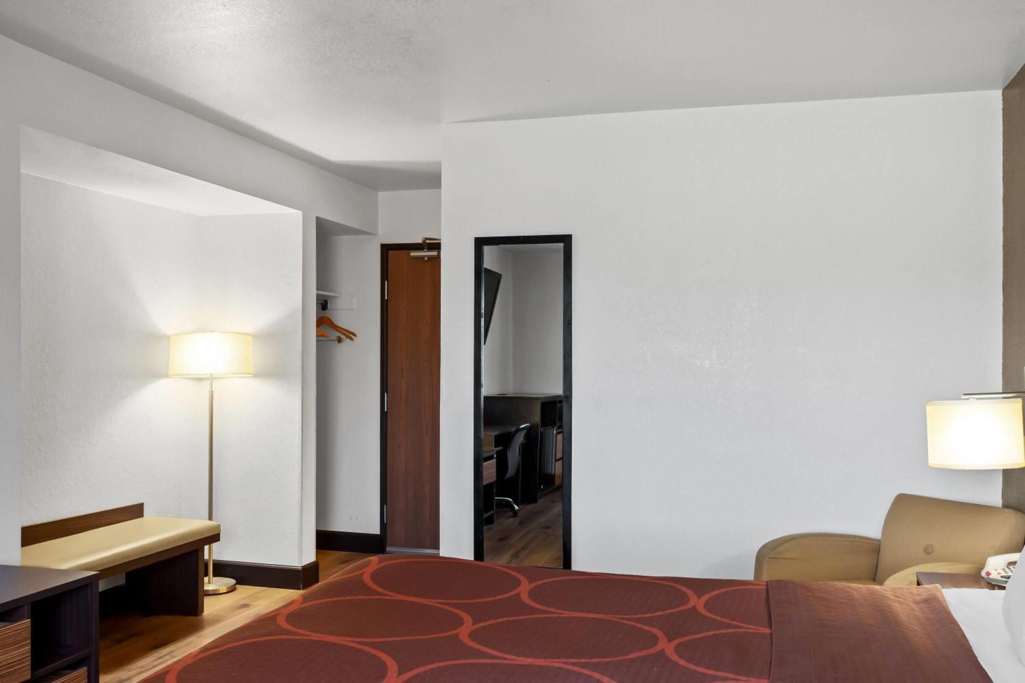 Super 8 By Wyndham Santa Rosa Hotel Exterior photo