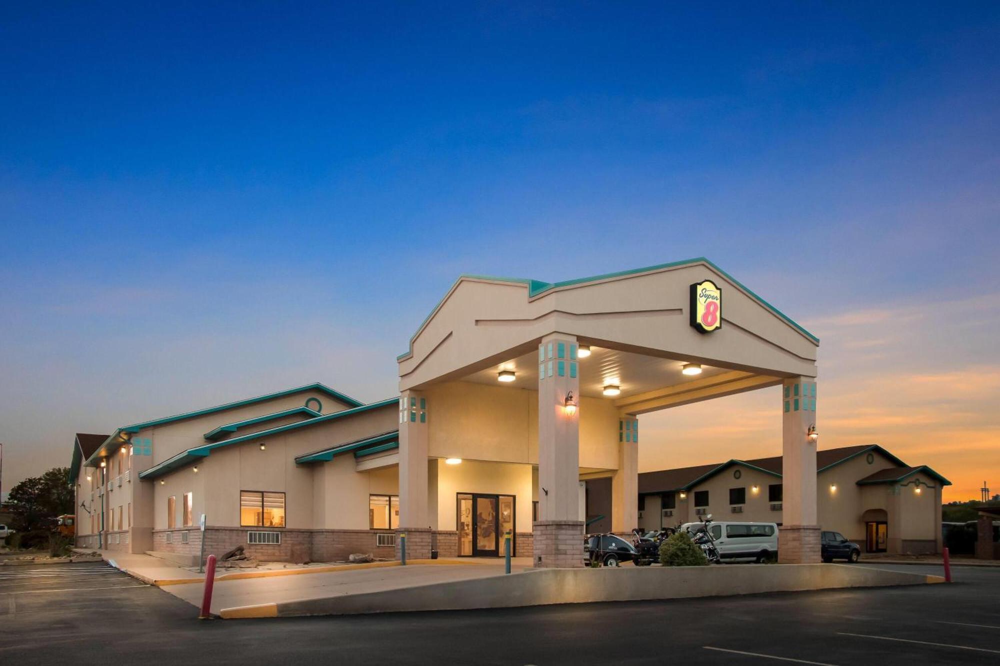 Super 8 By Wyndham Santa Rosa Hotel Exterior photo