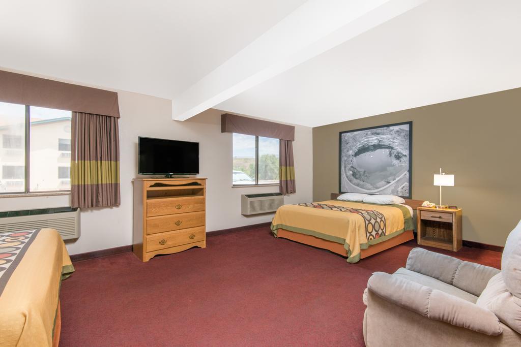 Super 8 By Wyndham Santa Rosa Hotel Exterior photo